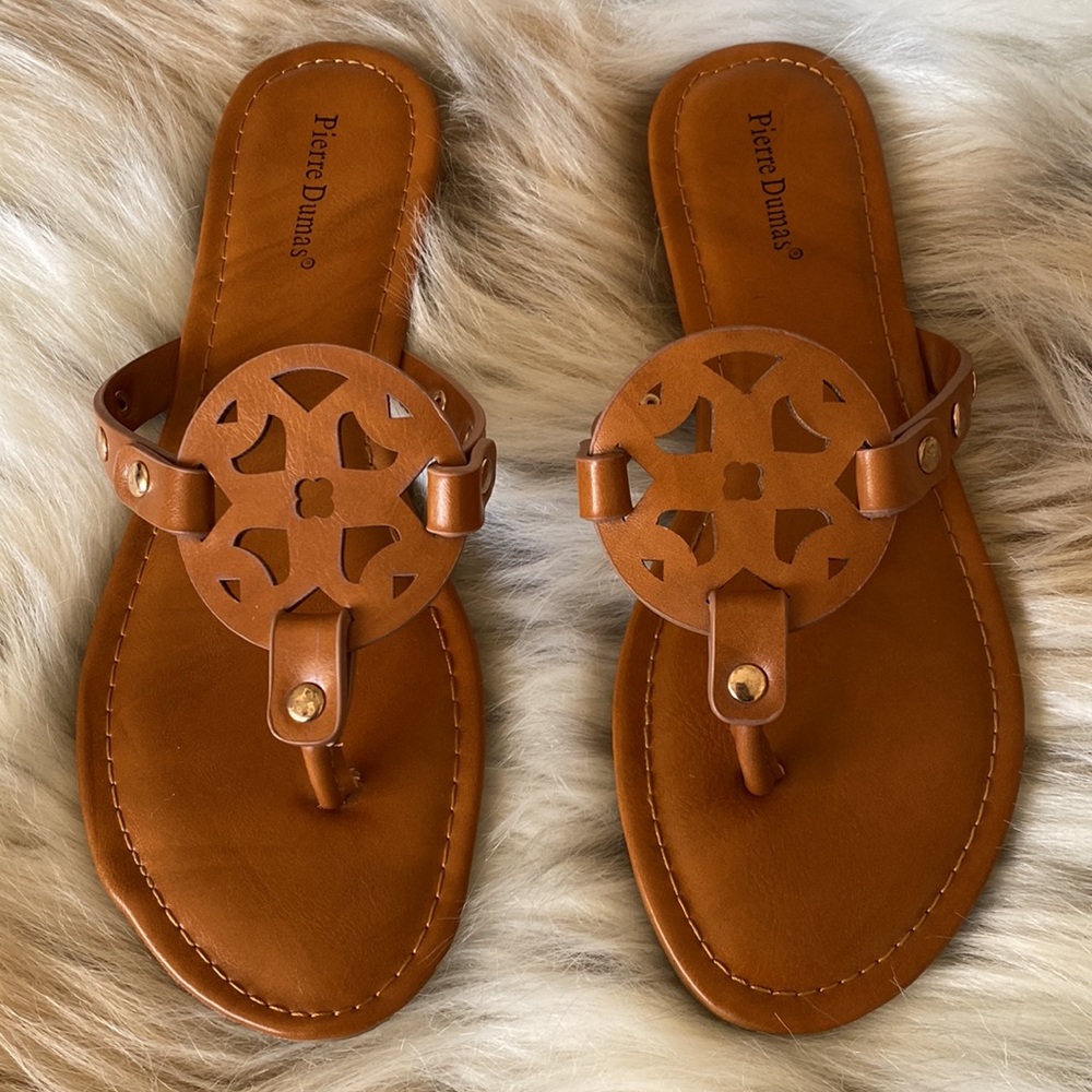 Pierre Dumas faux leather thong sandals women's size 7.5